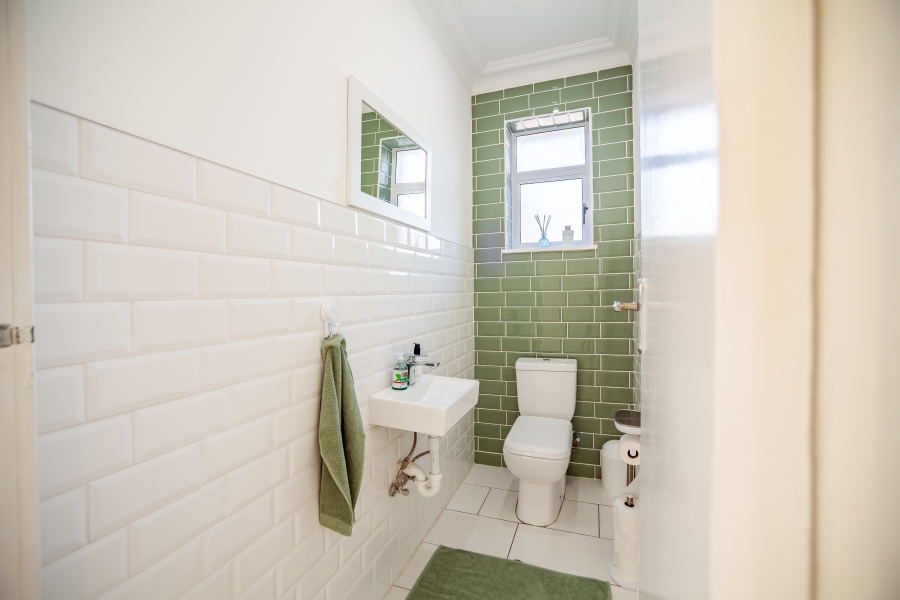 5 Bedroom Property for Sale in Milnerton Central Western Cape